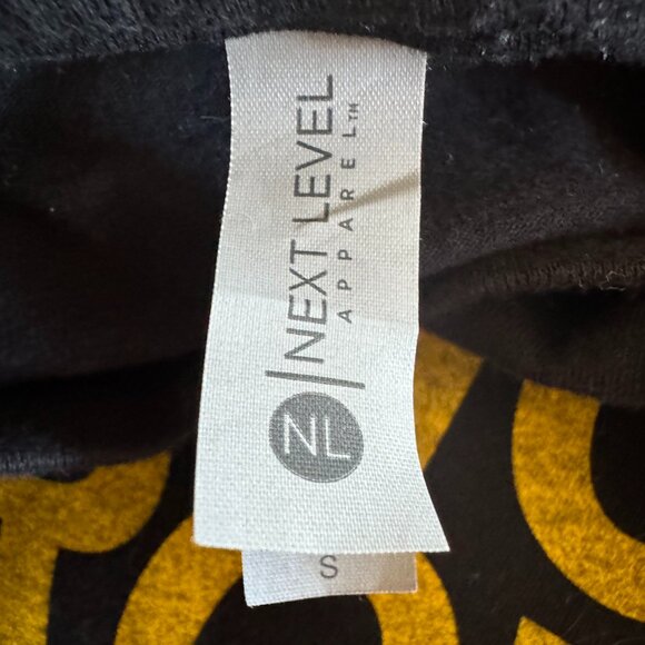 Iowa Hawkeyes Ray-Gun "Spencer Throws Darts' T-Shirt - Small - Picture 3 of 3